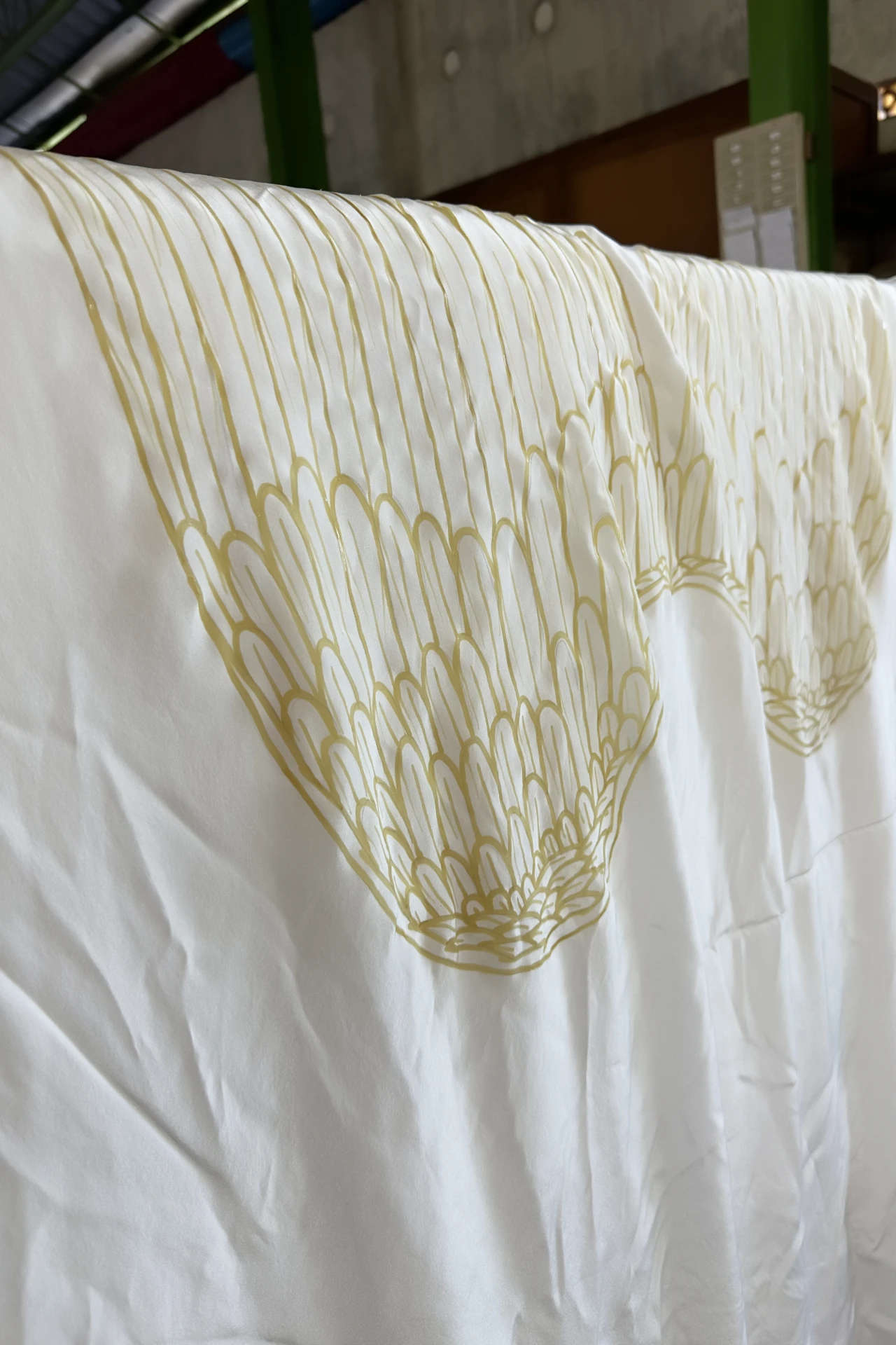 Kobieta w jedwabnym szlafroku BaliCinta