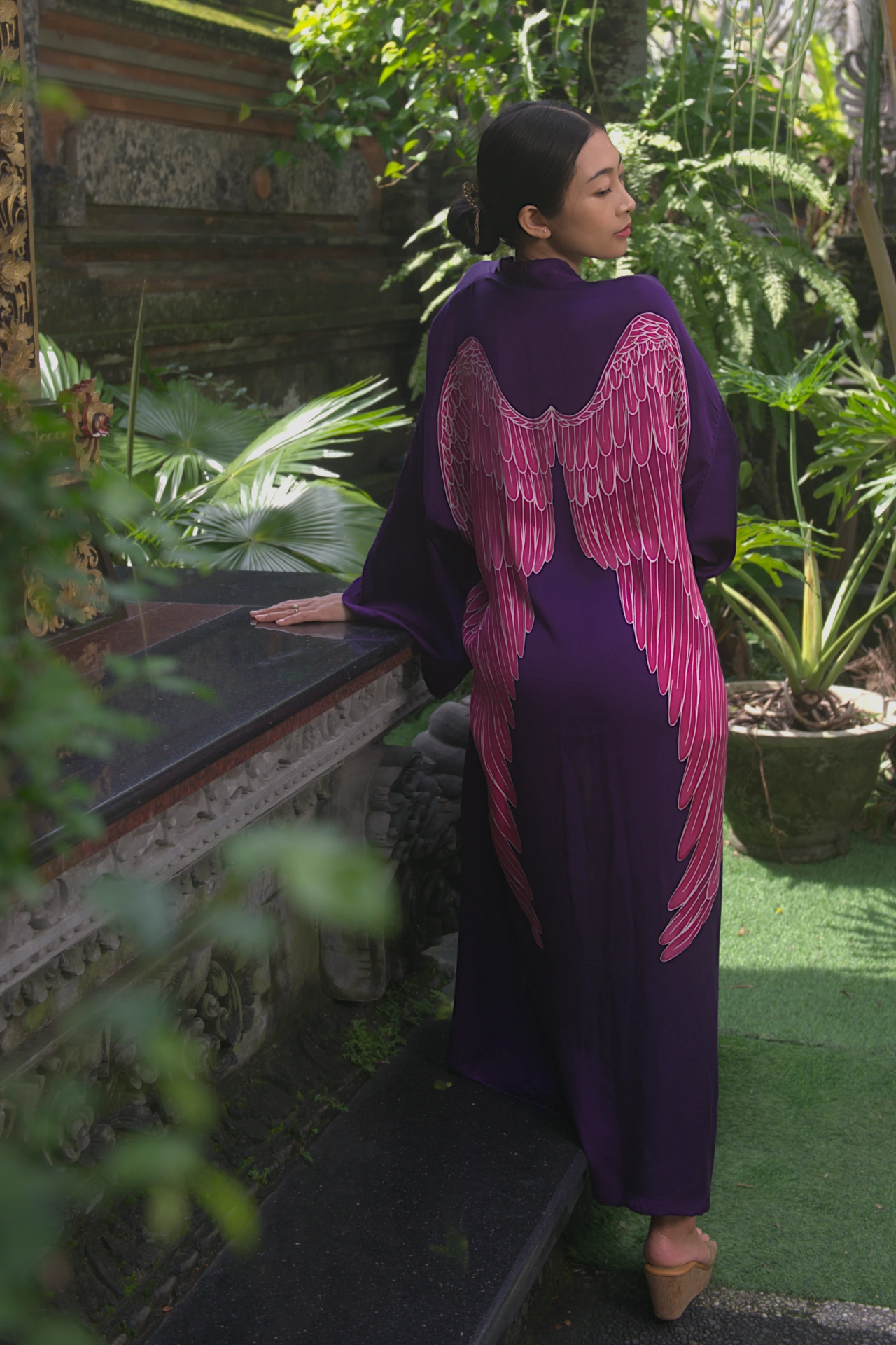 Gotowy, wielobarwny wzór batik na jedwabiu